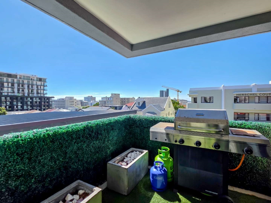2 Bedroom Property for Sale in Sea Point Western Cape
